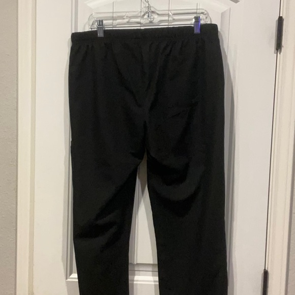 EUC Olivia Rae black cargo-scrubs like pants - Picture 4 of 6